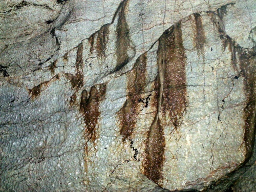 Bagian dinding gua simarasok