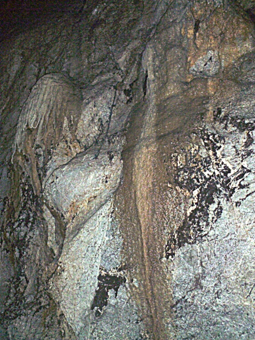 Salah satu dinding gua simarasok #2